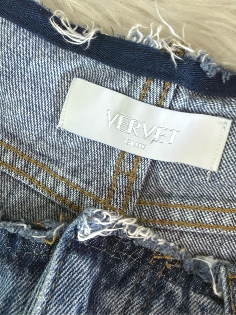 Vervet Blue High Rise Distressed Denim Shorts Medium Wash 7/9 - Picture 3 of 6